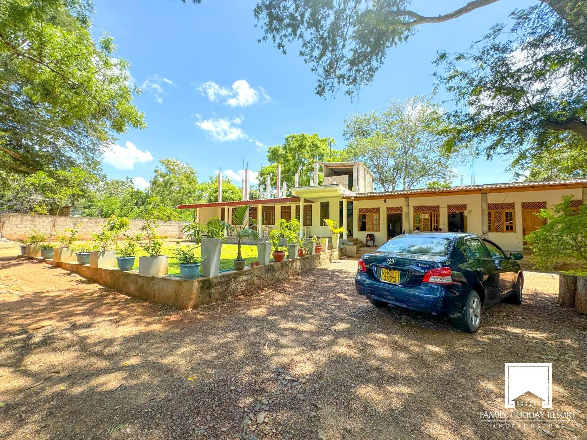 Family Holiday Resort Anuradhapura Exterior foto
